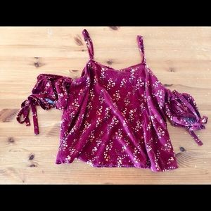 Off the shoulder flour print shirt